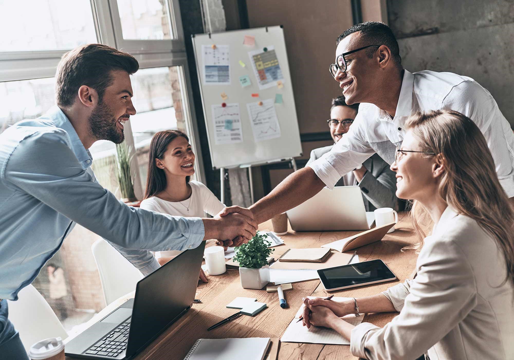 Mitglieder der EVU-Community treffen sich zum persönlichen Austausch.