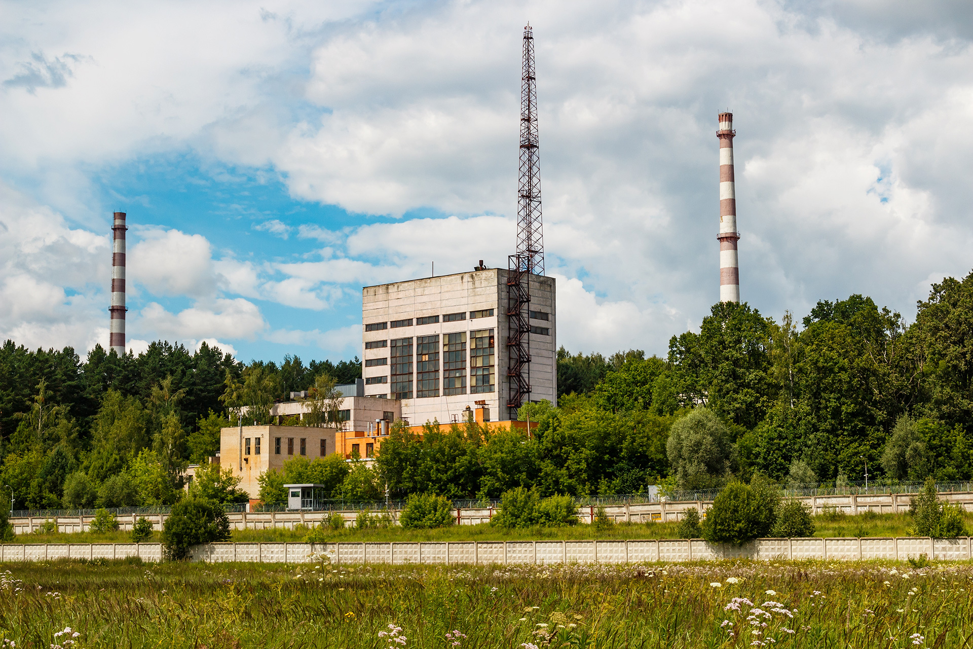 Das weltweit erste Kernkraftwerk Obninsk in Russland ging Mitte der 1950er-Jahre in Betrieb und wurde 2002 stillgelegt. 